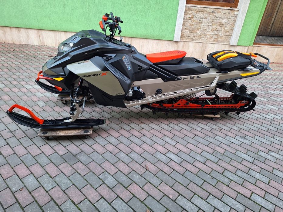 Snowmobil Ski Doo Summit X Turbo 114 mile