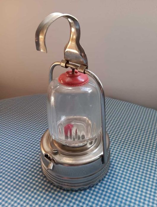 Lampa veche produsa de  Metaloglobus , nefolosita ,NOS,  comunista RSR