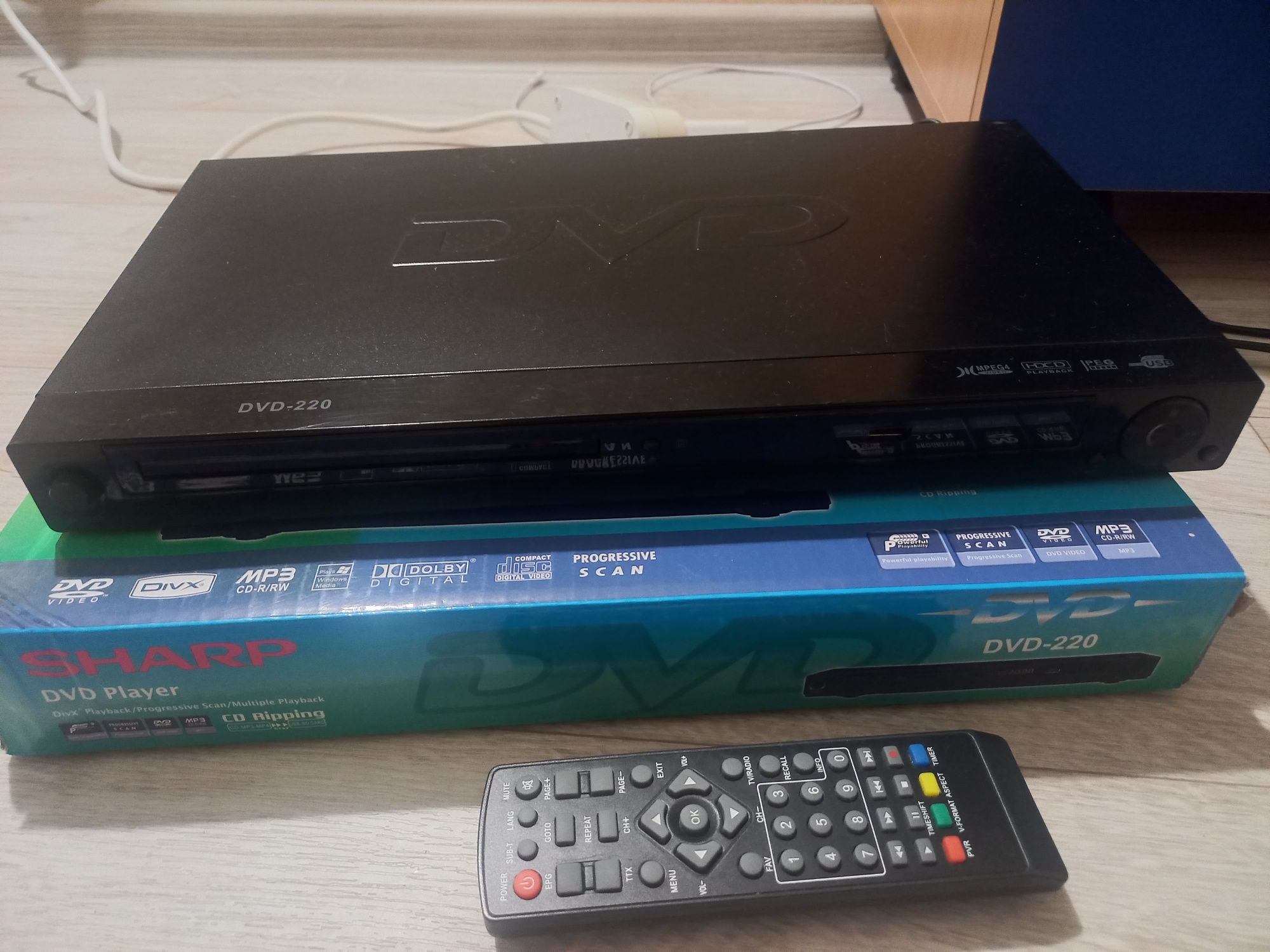 DVD плеер в отличном рабочем состоянии, с пультом
