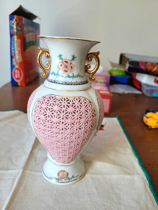 Vaze vintage lemn cinabru / cinabar sau portelan perforat