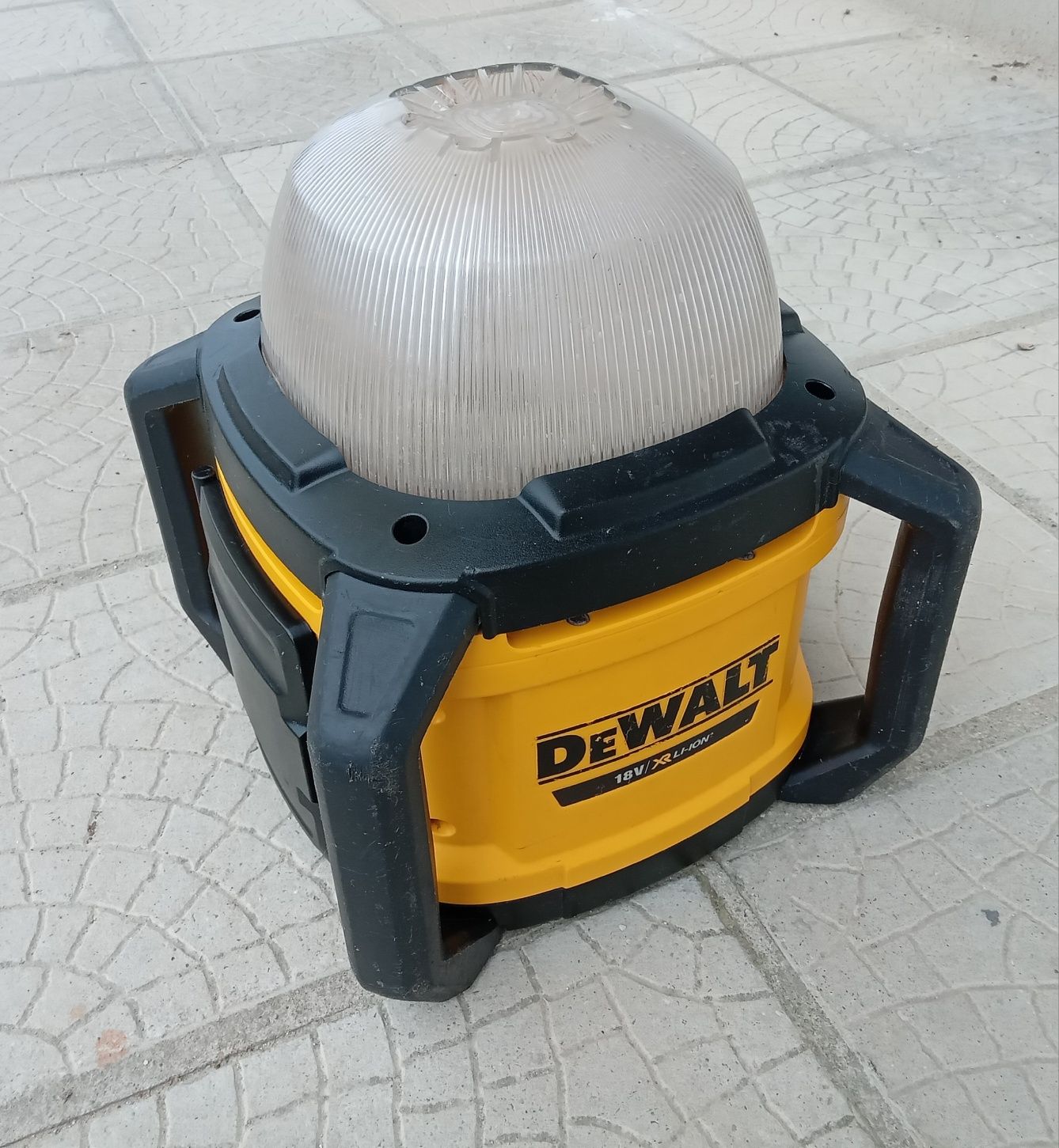 LED Фенер DeWalt DCL 074