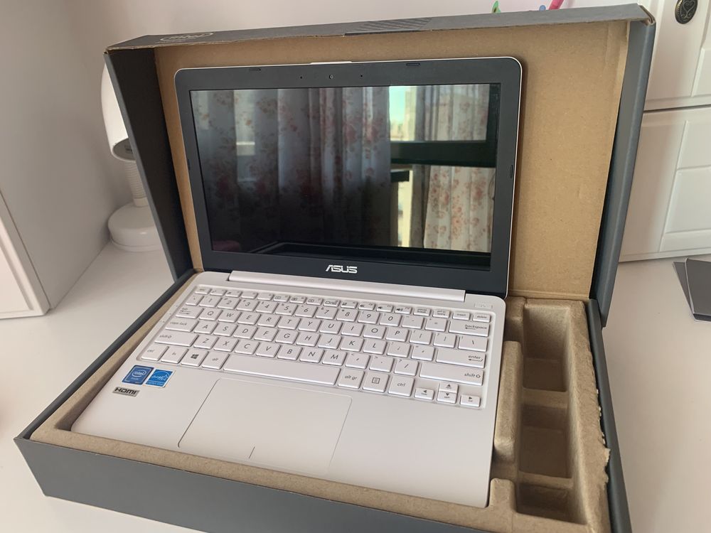 Asus VivoBook E203N