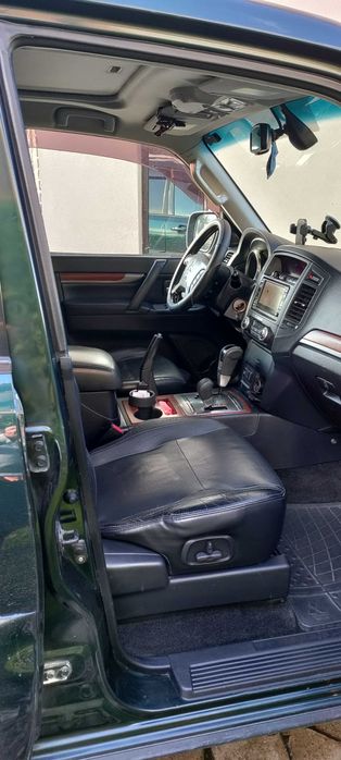 Mitsubishi Pajero IV 200 cp automat dotari full +