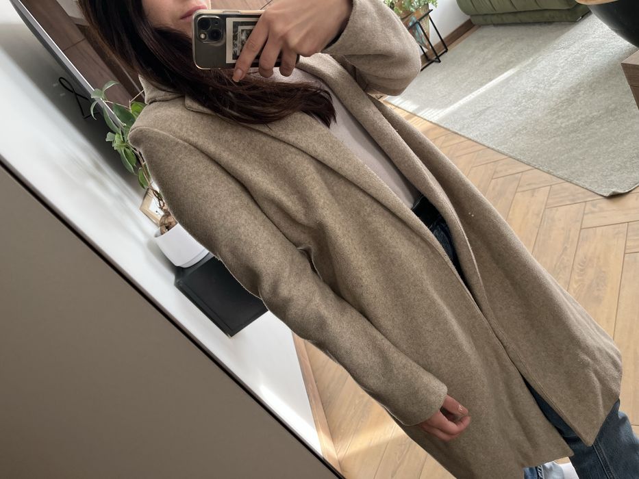 Бежово палто Zara