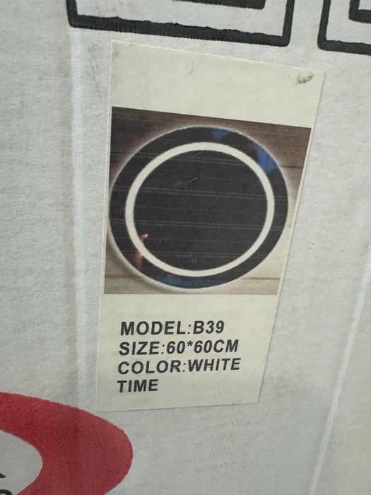 Огледало с лед осветление и часовник