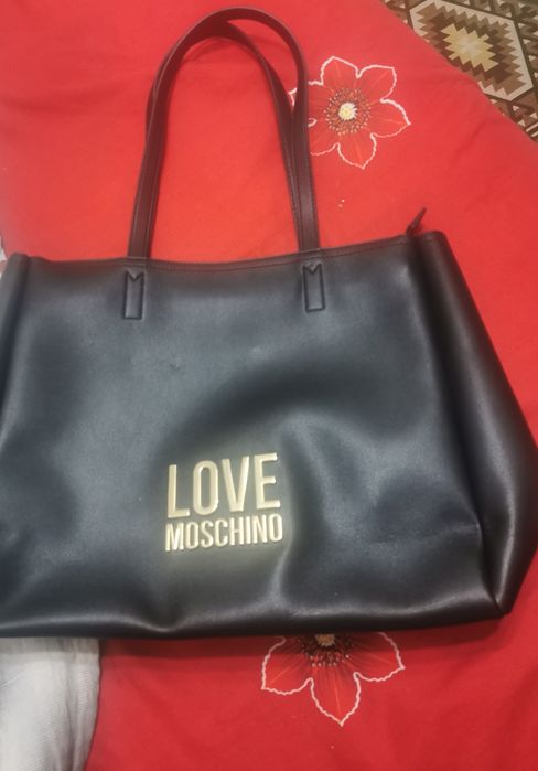 Gentuta velappele și love moschino