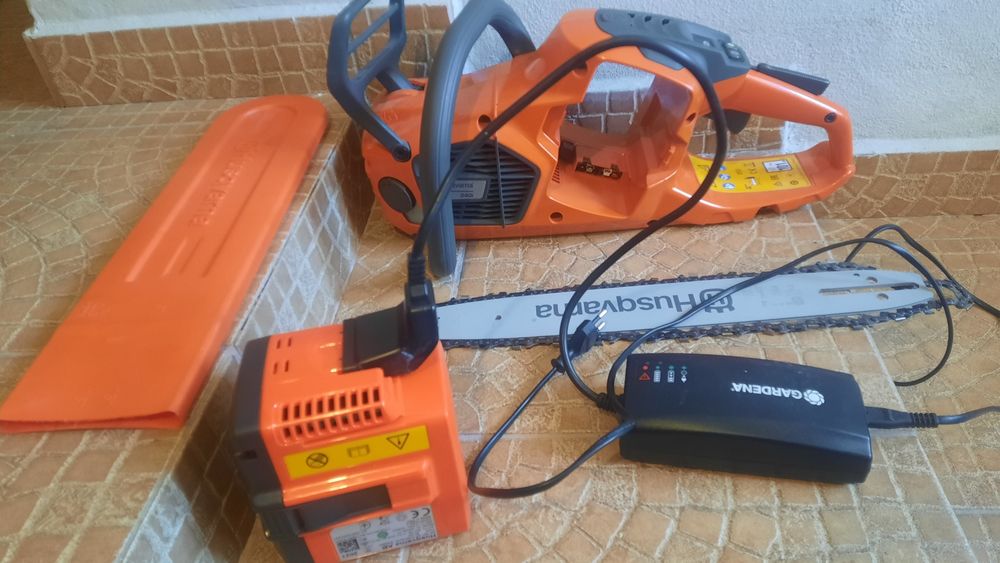 Vând drujba Husqarna 340i nou.