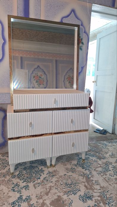 Мебель сотилати, аъло ҳолатда