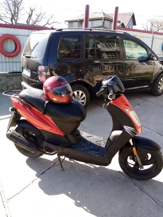 Vând scuter  kymco