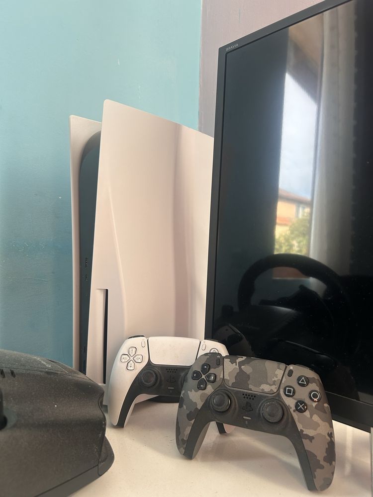 Playstation 5 с 2 джойстика и волан logitech g29