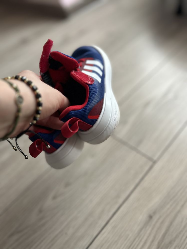 Adidasi  marime 24