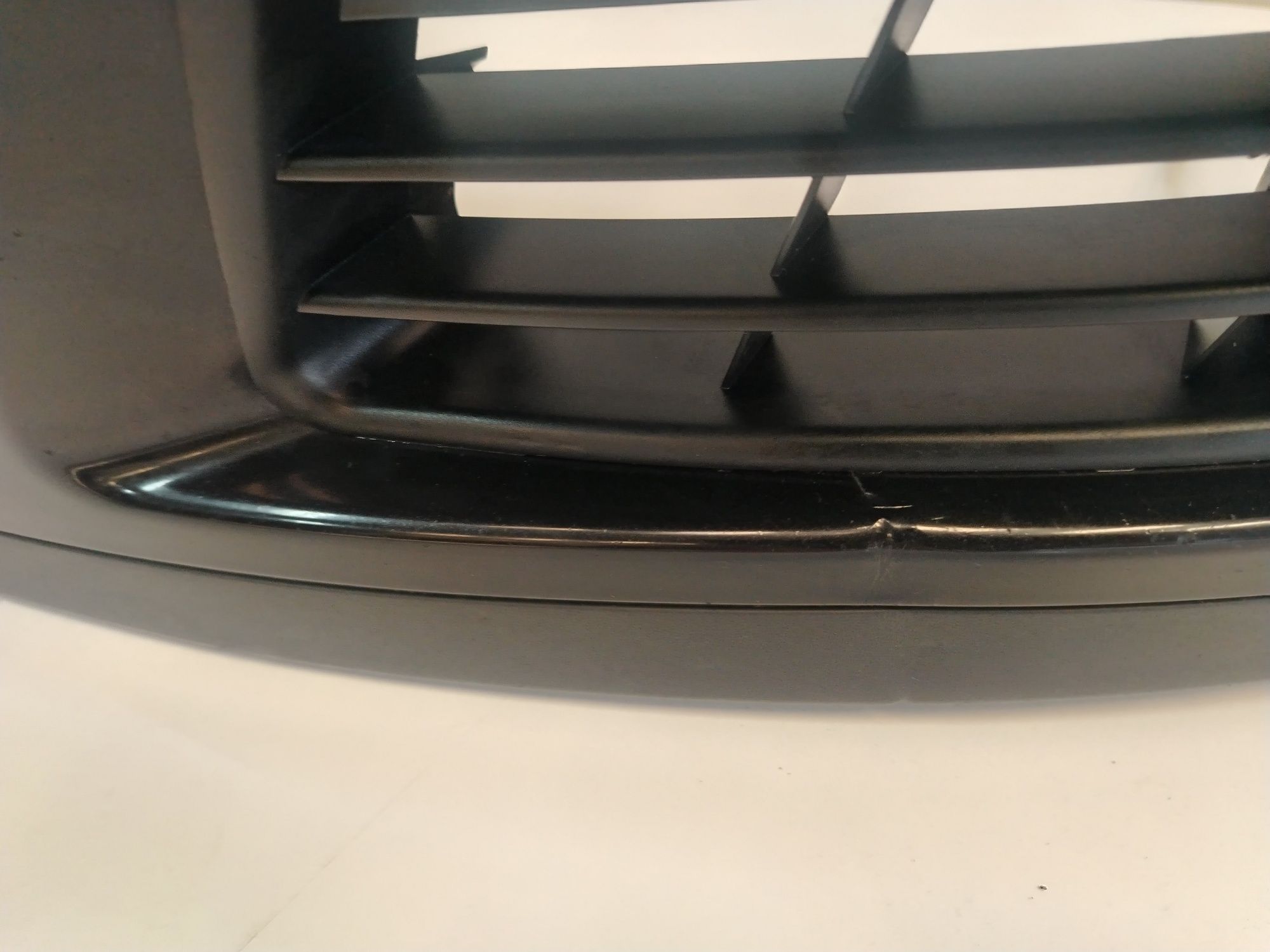 Bara spoiler fata Passat B6 Negra Negru LC9X Originala