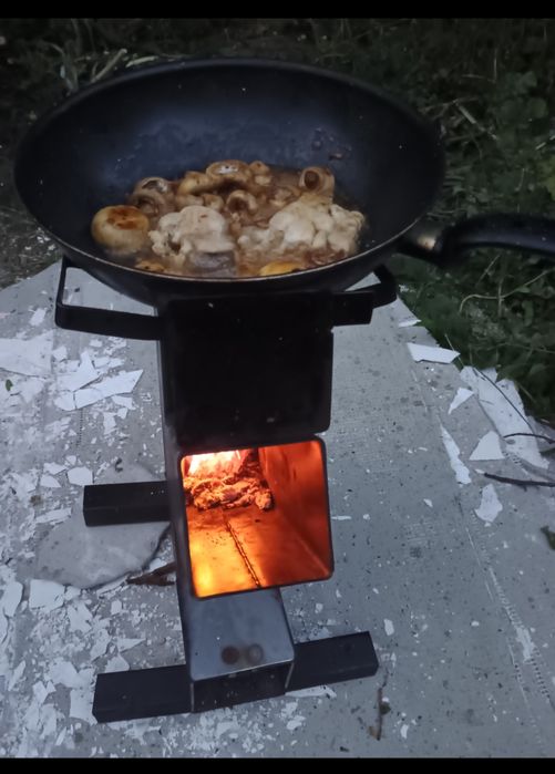 Soba racheta (raketa) pe lemne sau peleți gătit/incalzire camping