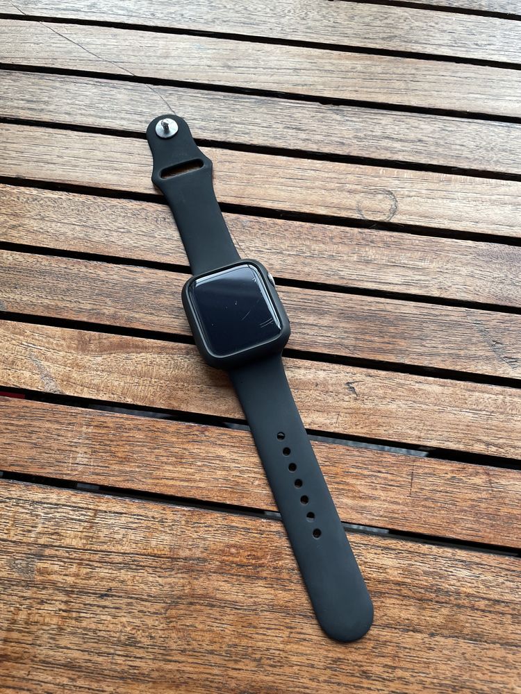 Продам оригинальные часы apple watch 5