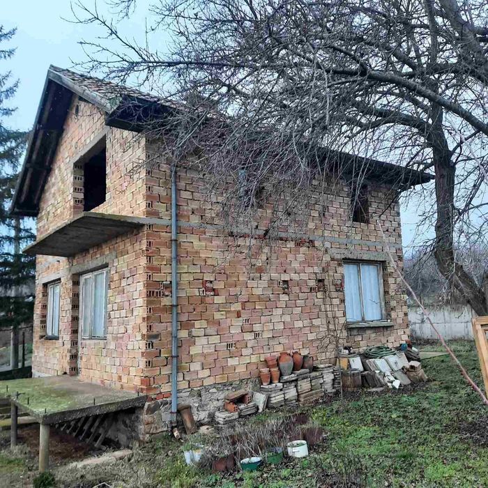 Продава къща с двор село Малка Верея
