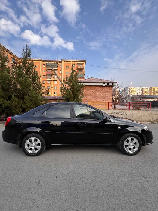 СРОЧНО! Chevrolet Gentra 2023 — qora rang, xolati zo‘r