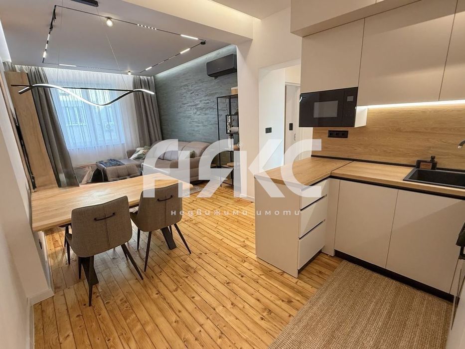 Дава се под наем Четиристаен апартамент в София, Център - 100 кв.м за 1650 € - Снимка #2