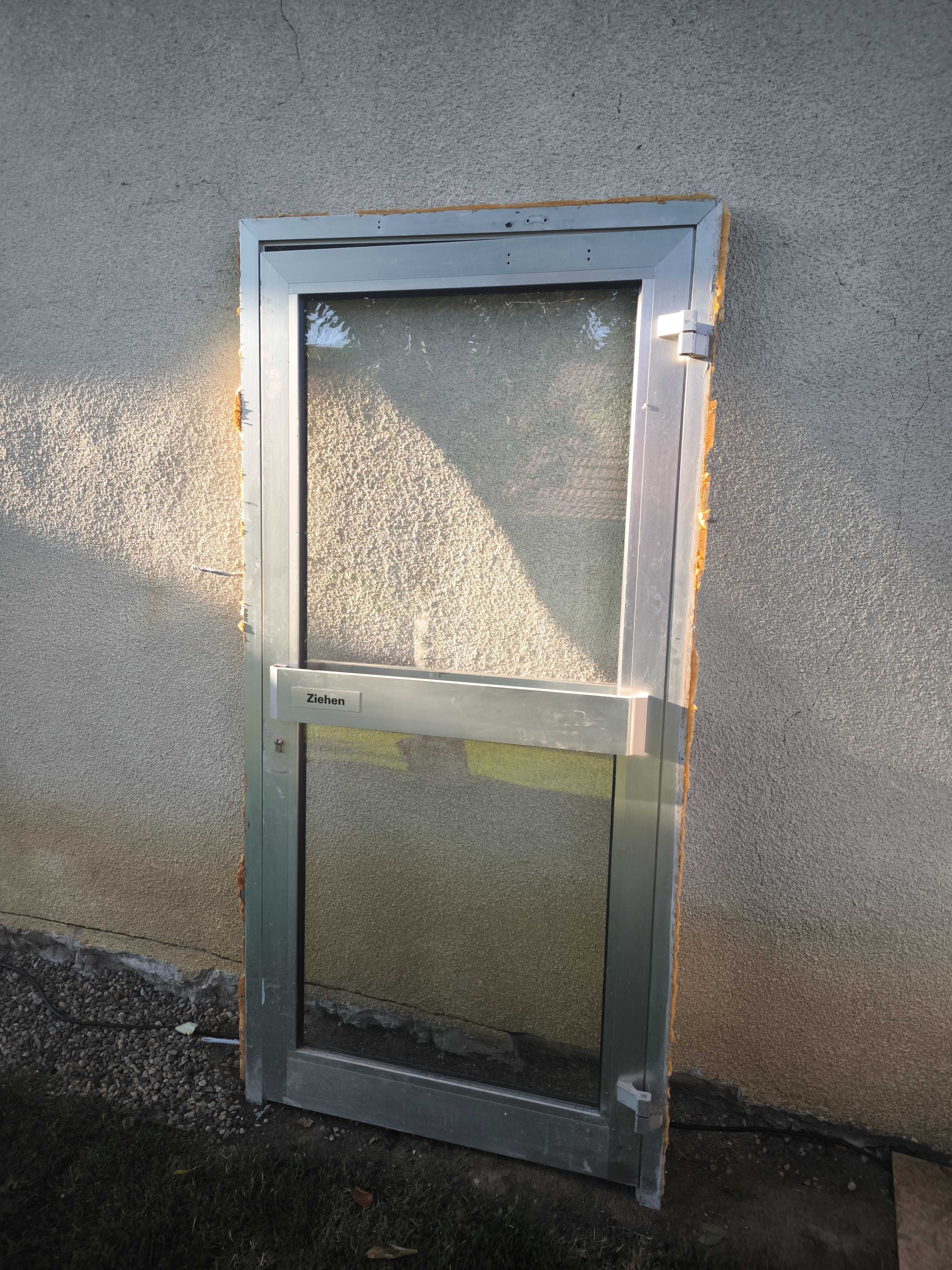 Ușă aluminiu cu 3 chei