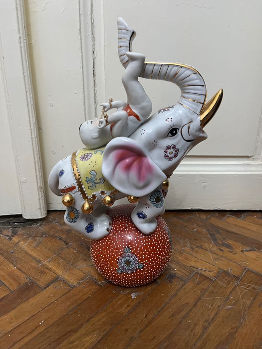 statuie de porțelan japonez