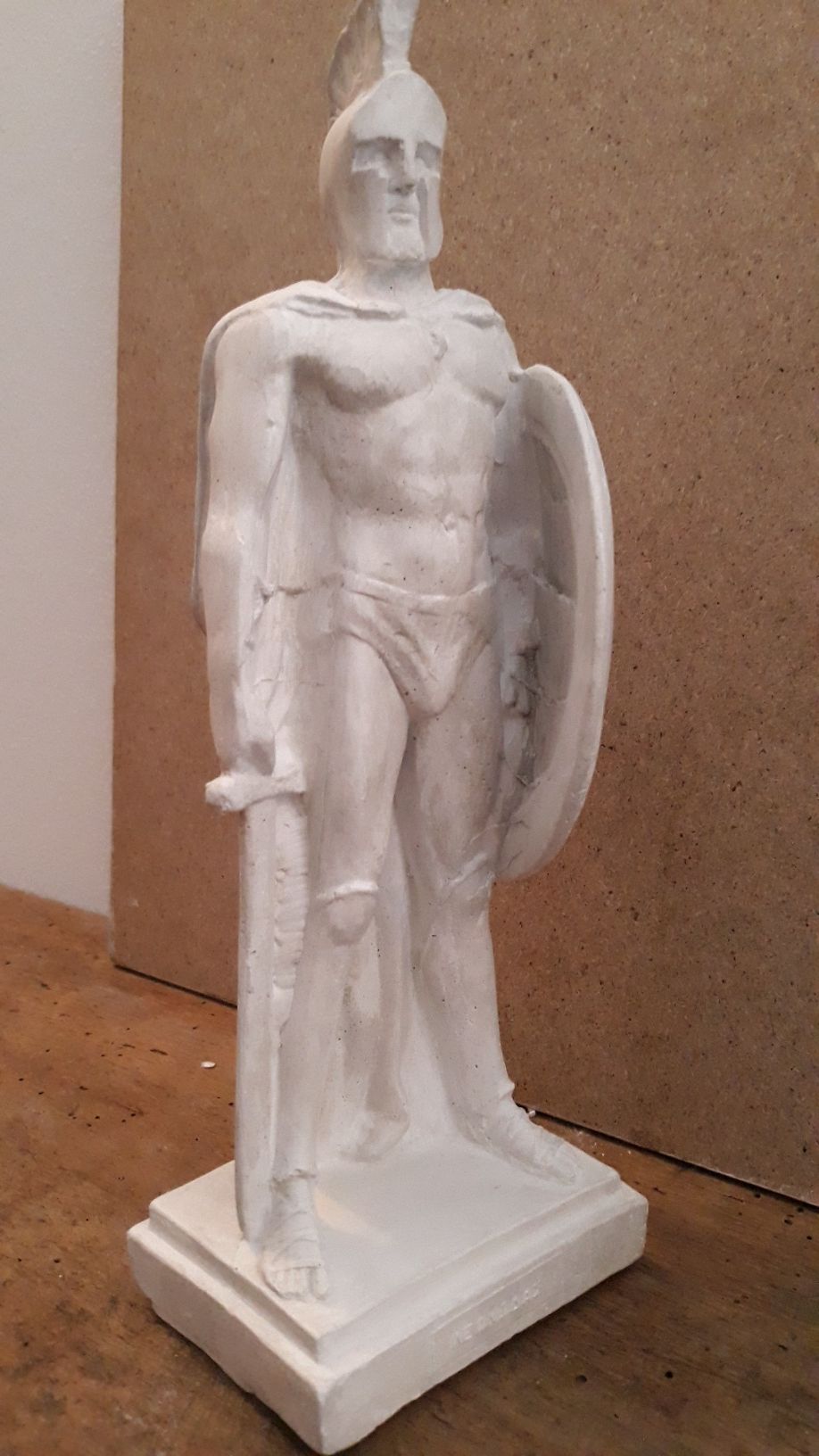 Ръчно изработена статуетка на древногръцкия бог Леонид височина 25см