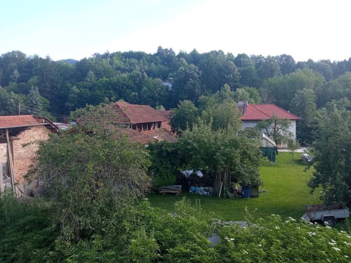 Продажба Къща гр. Етрополе - с. Брусен 990m²