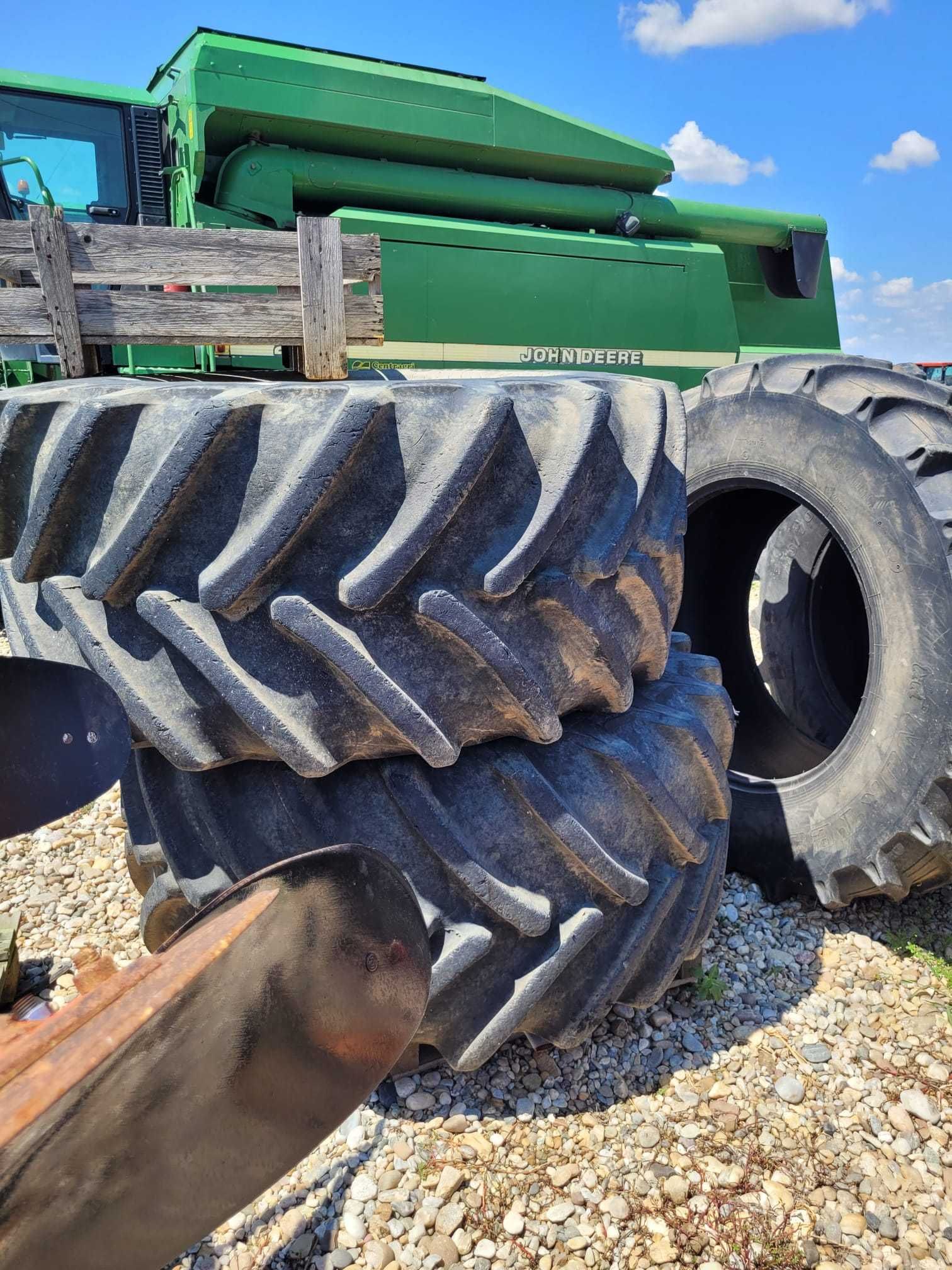 Jante cu anvelope Continental 800 / 65 R32 pentru combina agricola