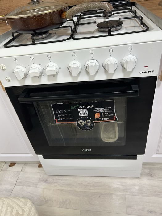 Продам газ плиту