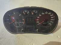 Ceasuri de bord originale Audi A3 8L benzina

Nu le cunosc starea.  Se