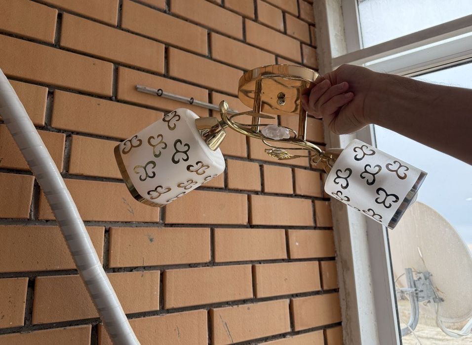 Продам красивую люстру