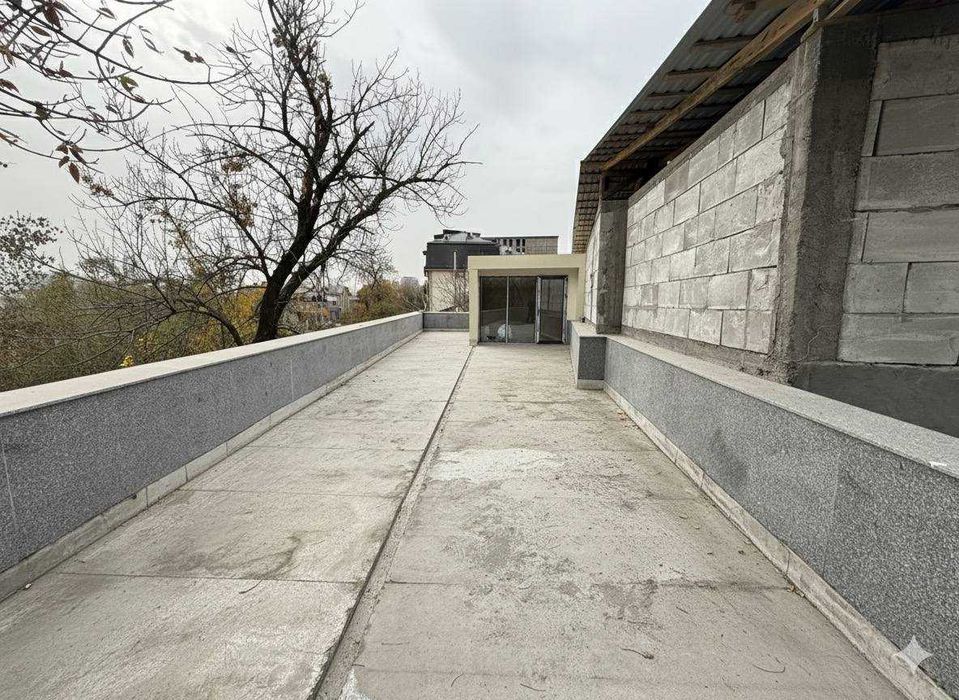 Сдается отдельно стоящие здание 330м2 Яккасарайском районе SH83