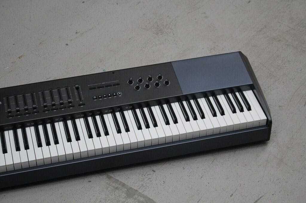 Пиано-Клавир M-audio oxygen 88 студио контролер