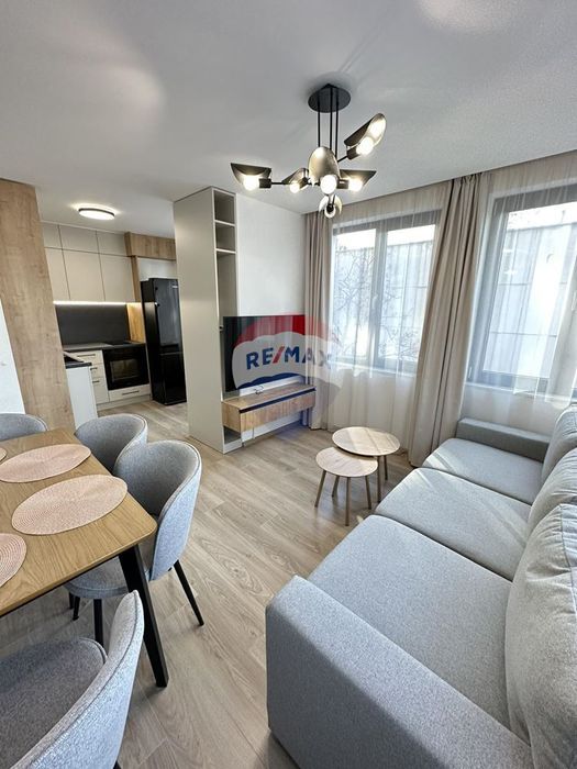 Дава се под наем Тристаен апартамент в Варна, Център - 80 кв.м за 765 € - Снимка #3