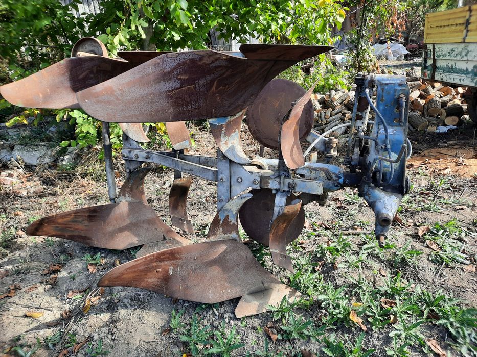 Plug reversibil 2 brazde hidraulic