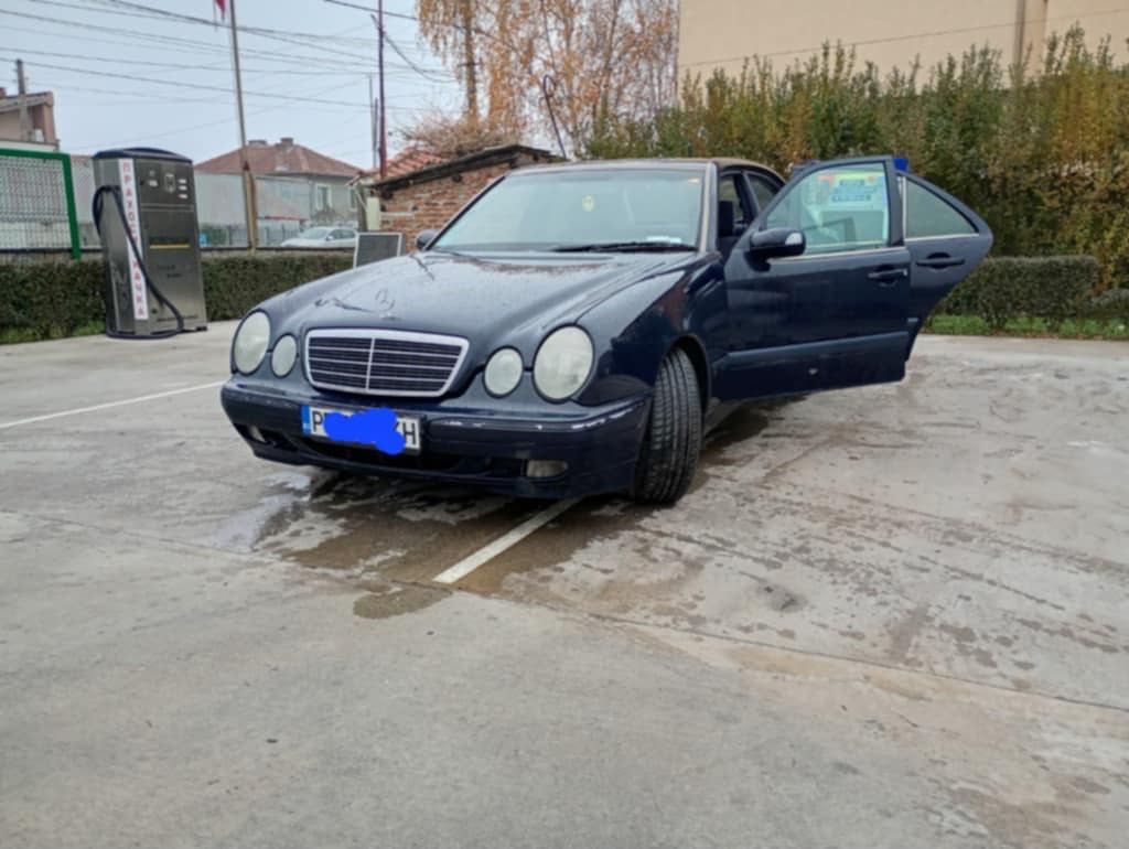 Mercedes w210  2001Г