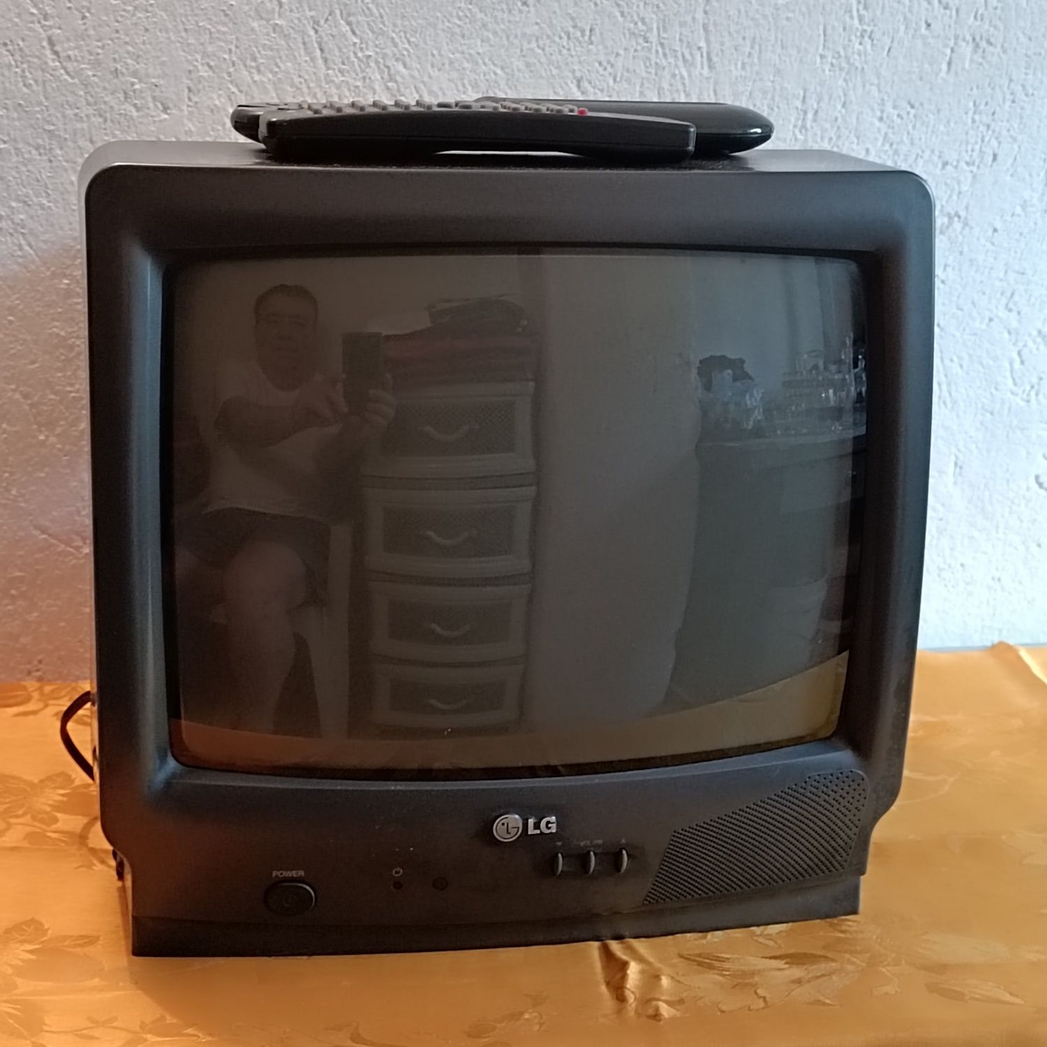 Телевизор LG в отлично състояние + цифрова ефирна антена.