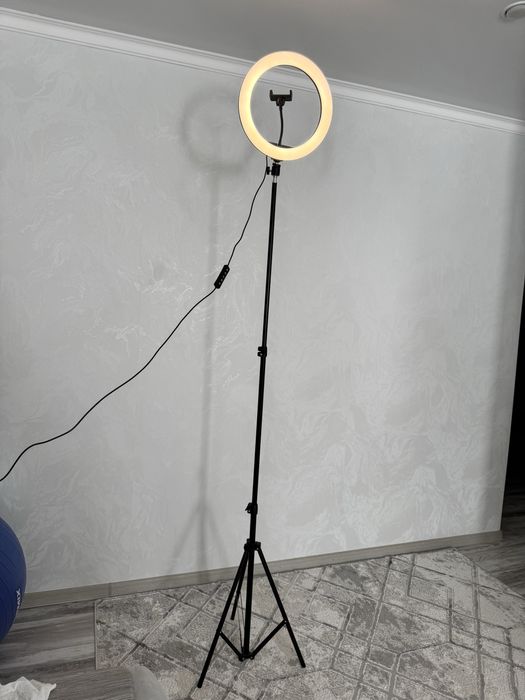 Продам кольцевую лампу