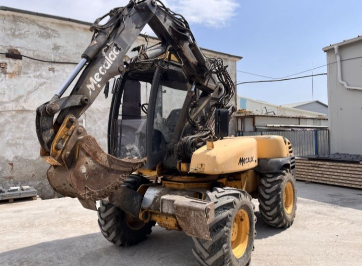 Excavator pe roti de 7.7 tone,Mecalac,posibil variante