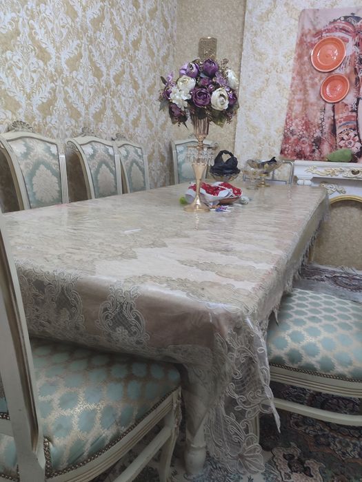 Стол и 10 стульев