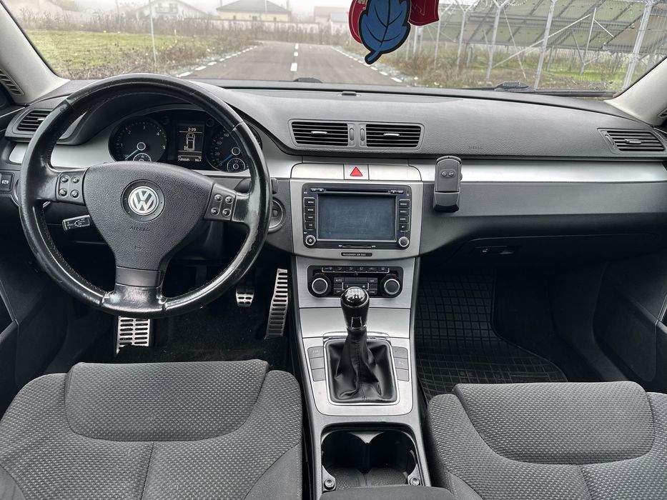 Vand passat B6 break 2.0 TDI / 140 cp 2400€ negociabil
