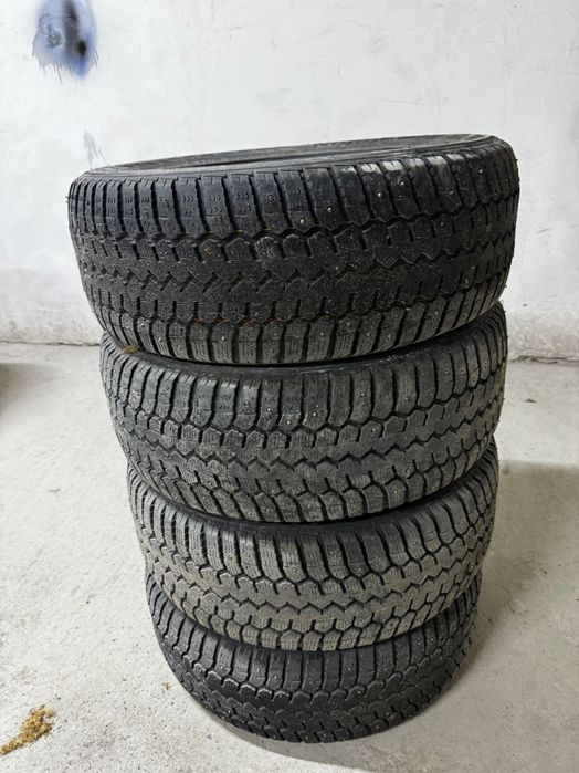 Продам шипованные автошины