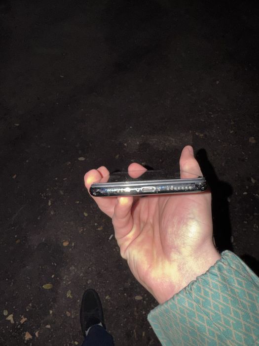 iPhone xs max sroshno sotladi oladigola tel qlila yomkst 100 alishkan