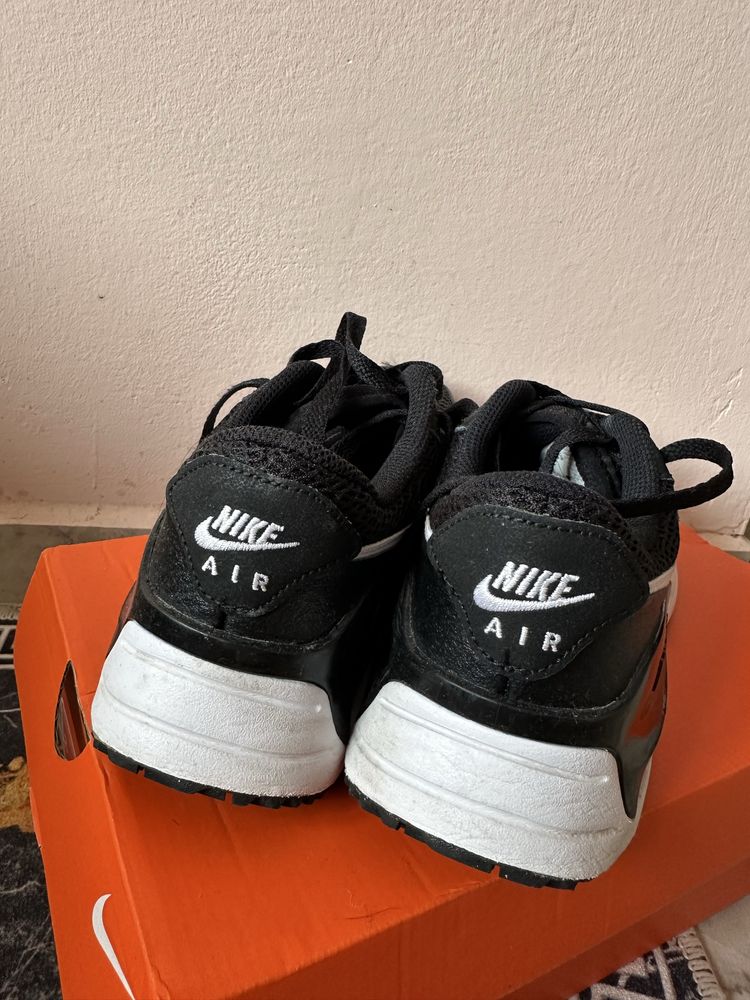 Обувки Nike оргигинални 39,5
