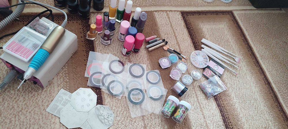 Електрическа пила и прахоуловител за маникюр