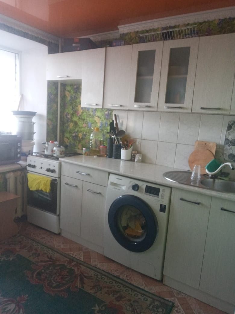 Продаётся 1 ком кв в 4ом мкр