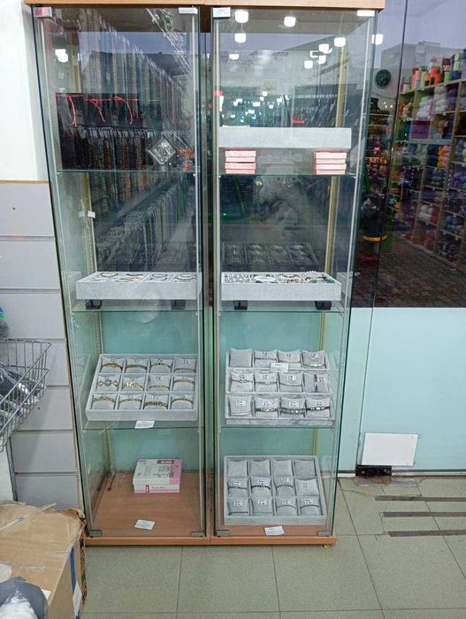 Стелажи за магазин