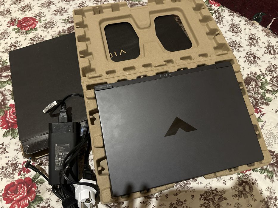 ‘’ HP// Victus 15.6″.. 144 Hz Full HD, Intel Core, i5 + RTX 3050” .