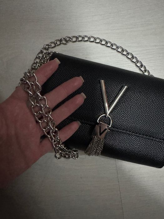 Чантичка Valentino официална