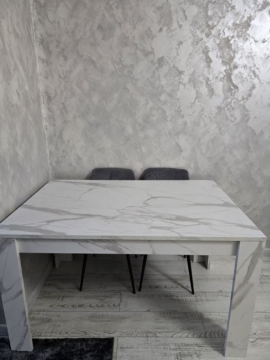 Голяма разтегателна трапезна маса