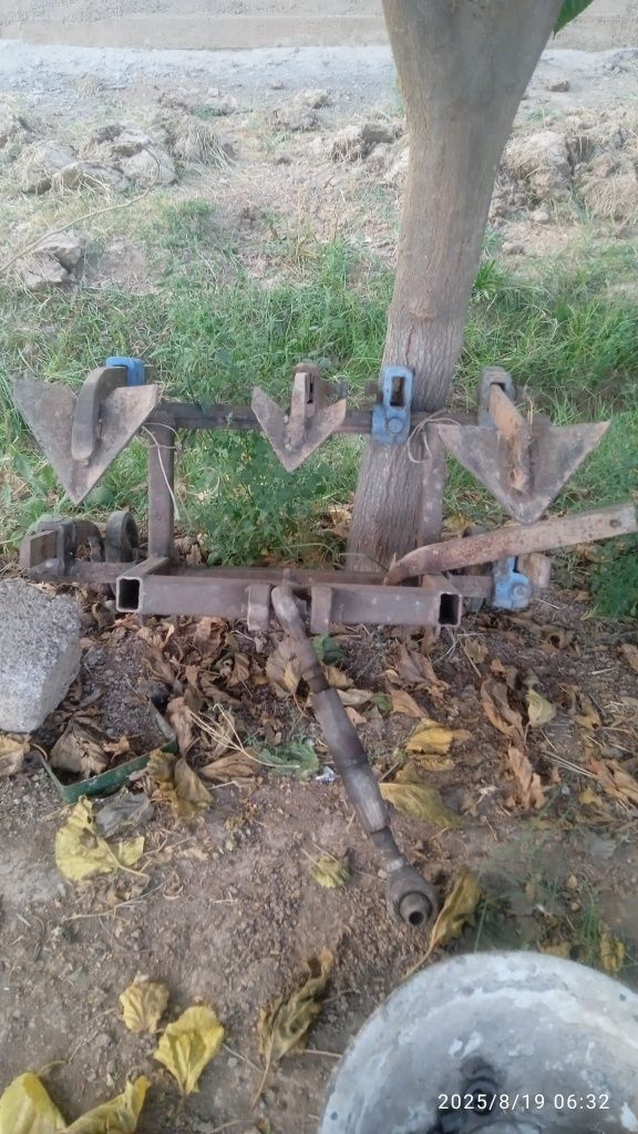 Meniy trator sotiladi