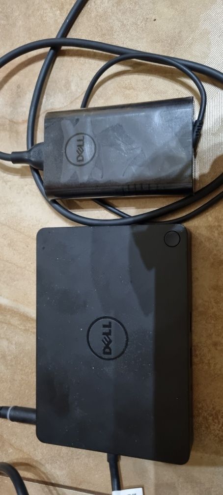 Универсална докинг станция Dell WD15 K17A USB-C + Зарядно